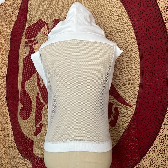 EUC Fabletics white sleeveless mesh hoodie - Picture 7 of 9